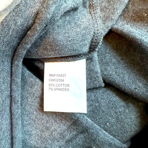 TINY GRAY TOP. SIZE SMALL. - Picture 7 of 9